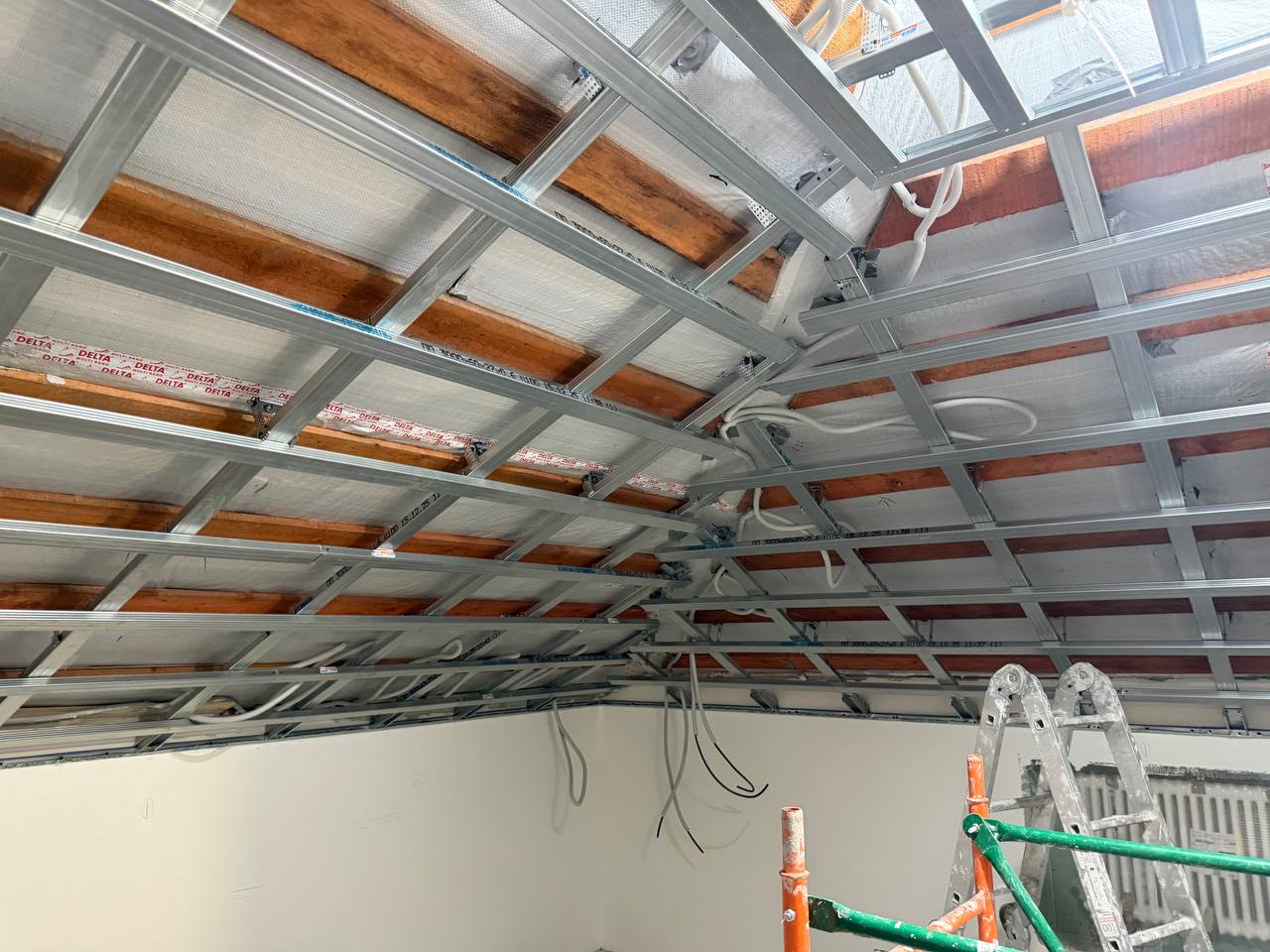 Монтаж потолка из гипсокартона ГКЛ в Москве